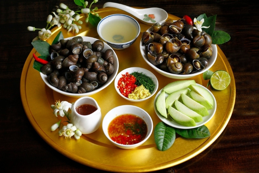 Ốc luộc Hà Nội món ăn đơn giản nhưng ghi dấu ấn khó quên với vị ngọt tự nhiên và nước chấm đậm đà