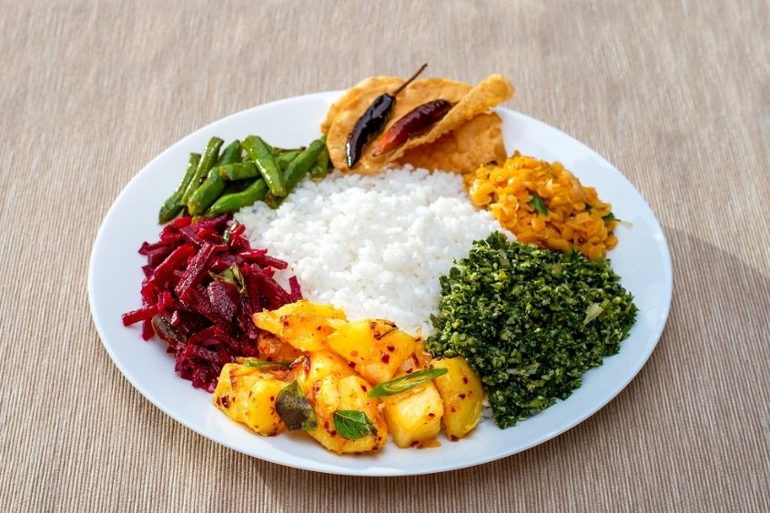 Đĩa cơm Rice and Curry truyền thống Sri Lanka 