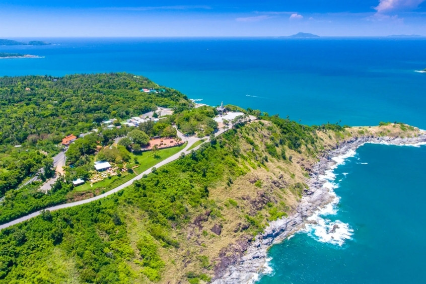 Cảnh Mũi Promthep với biển xanh và mặt trời lặn rực rỡ, địa điểm du lịch nổi bật ở Phuket