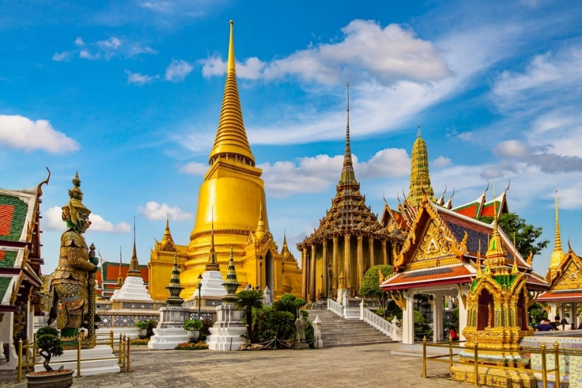 Khuôn viên thanh tịnh của Chùa Phật Ngọc Wat Phra Kaew