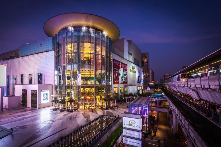 Trung tâm thương mại Siam Pragon nổi bật giữa lòng Bangkok