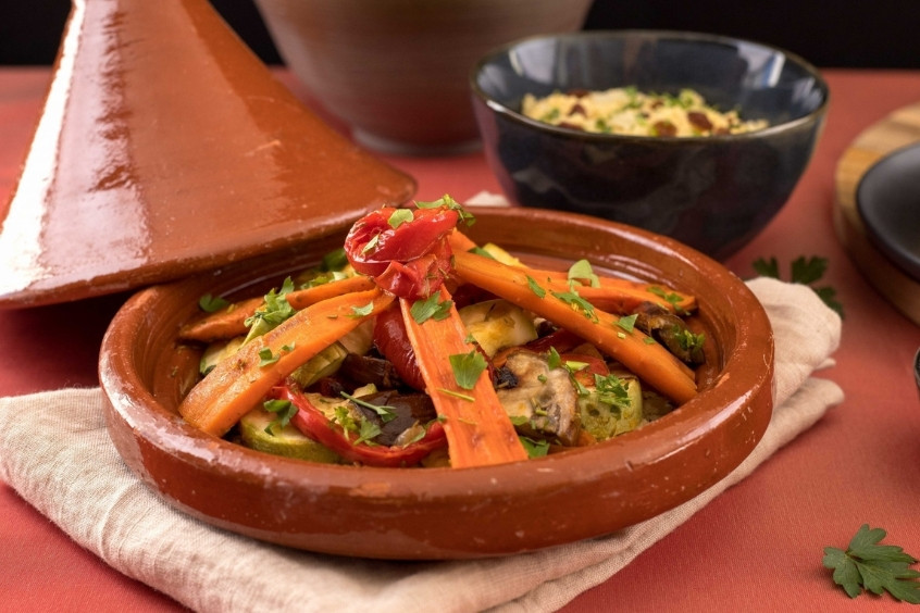 Tagine món ăn đặc sản Morocco nấu trong nồi đất truyền thống. Cùng 190 Travel thưởng thức hương vị đậm chất Ma Rốc