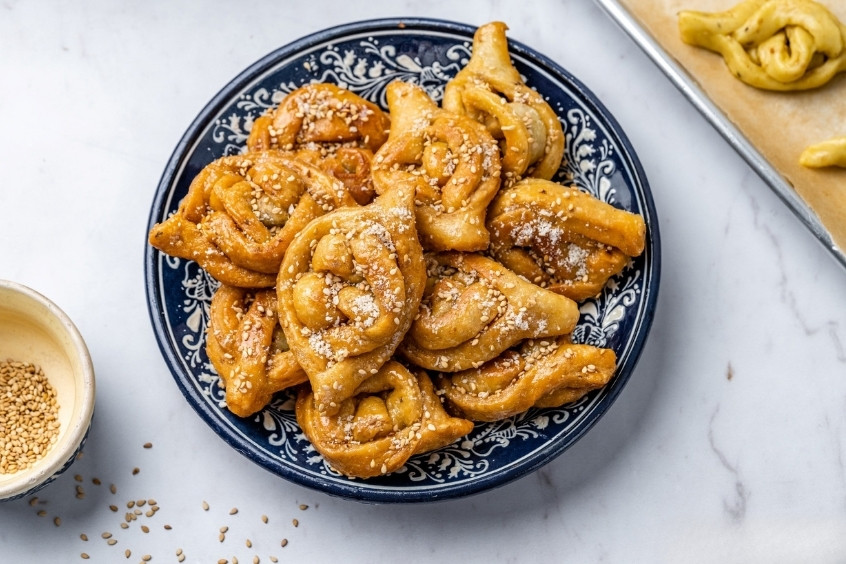 Chebakia&nbsp;bánh ngọt giòn thơm, biểu tượng ngọt ngào của Ramadan và lễ hội Morocco