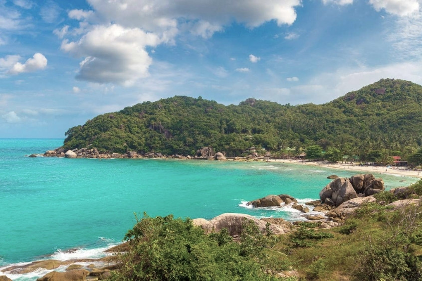 Biển Silver Thongtakian với làn nước xanh trong như ngọc