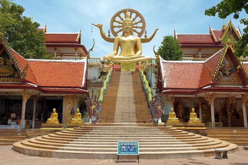 Tượng Phật Big Buddha ở chùa Wat Phra Yai Koh Samui lấp lánh ánh vàng