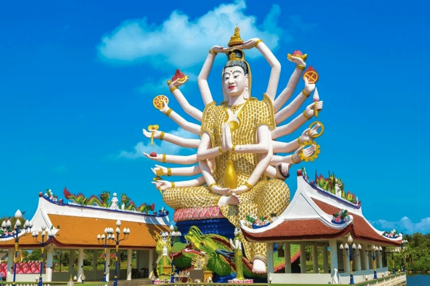 Chùa Wat Plai Laem với tượng Quan Âm nghìn tay nổi bật