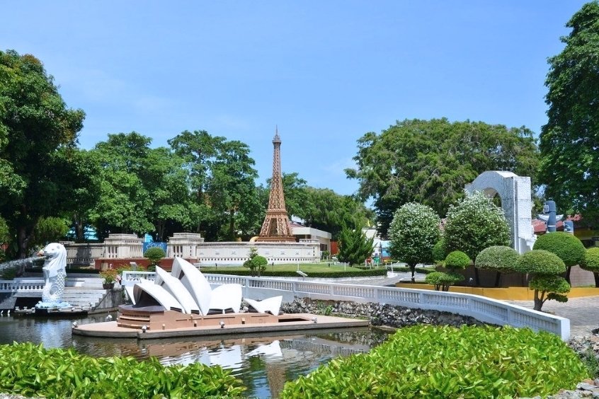 Mô hình kiến trúc nổi tiếng thế giới trong không gian xanh của Mini Siam Pattaya