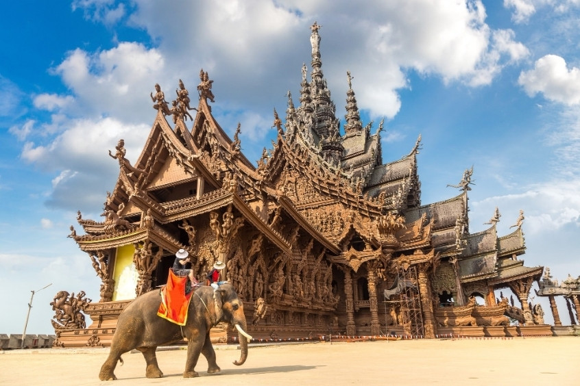 Toàn cảnh Ngôi Đền Chân Lý với kiến trúc gỗ tinh xảo