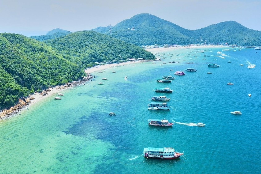 Đảo san hô Koh Larn với biển xanh cát trắng và rạn san hô tuyệt đẹp tại Thái Lan