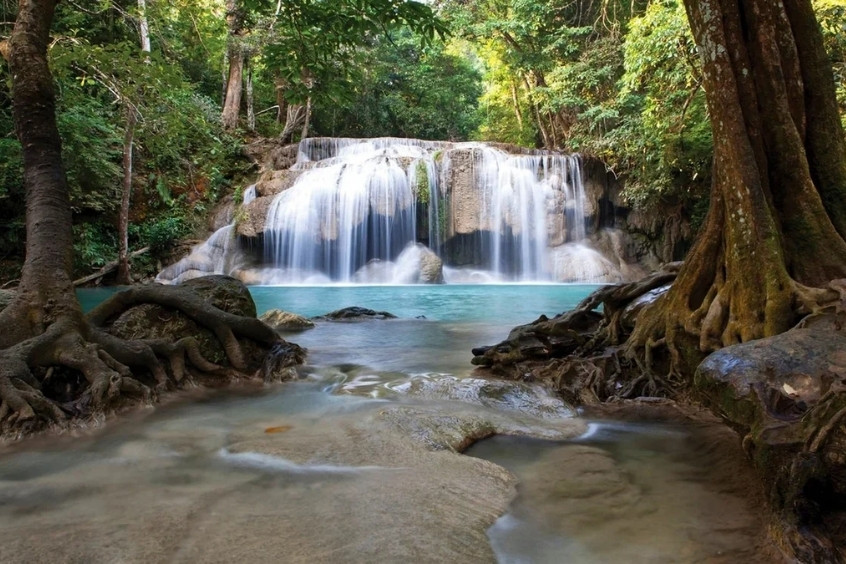 Thác Erawan 7 tầng với mặt nước xanh biếc ở Kanchanaburi