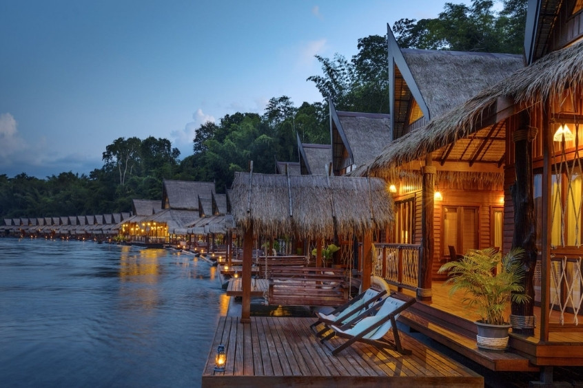 Resort nổi trên sông Kwai bao quanh bơi thiên nhiên tuyệt đẹp