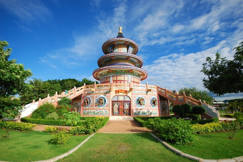 Chùa Wat Tham Khao Noi với kiến trúc ấn tượng ở Kanchanaburi