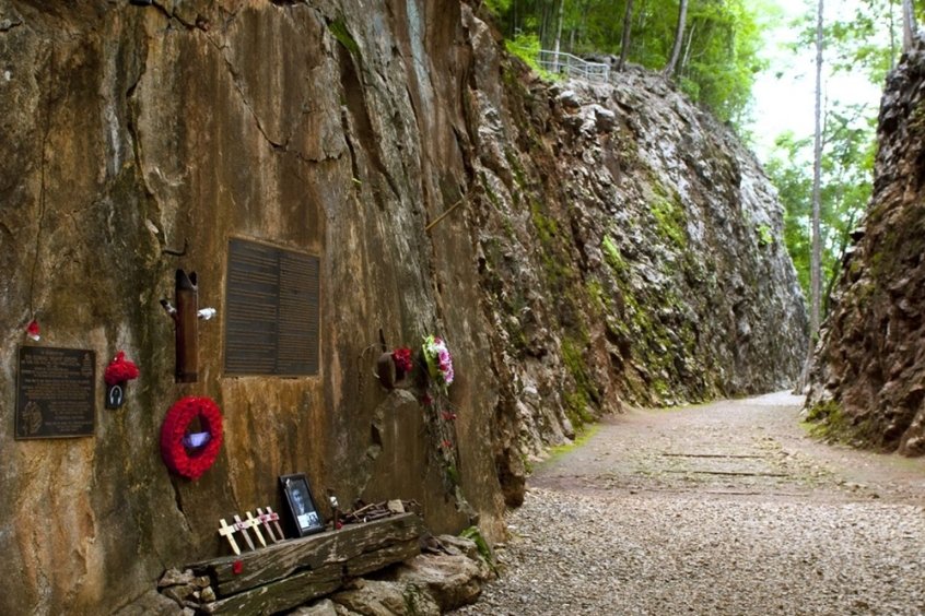 Con đường bộ qua hẻm núi Hellfire Pass tại Kanchanaburi