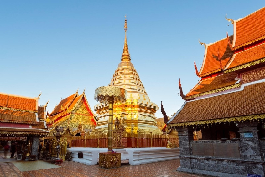 Chùa Wat Phrathat Doi Suthep ở Chiang Mai với kiến trúc vàng linh thiêng và rực rỡ