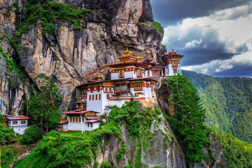 Tu viện Taktsang (Tiger’s Nest) nổi tiếng ở Bhutan nằm cheo leo trên vách núi