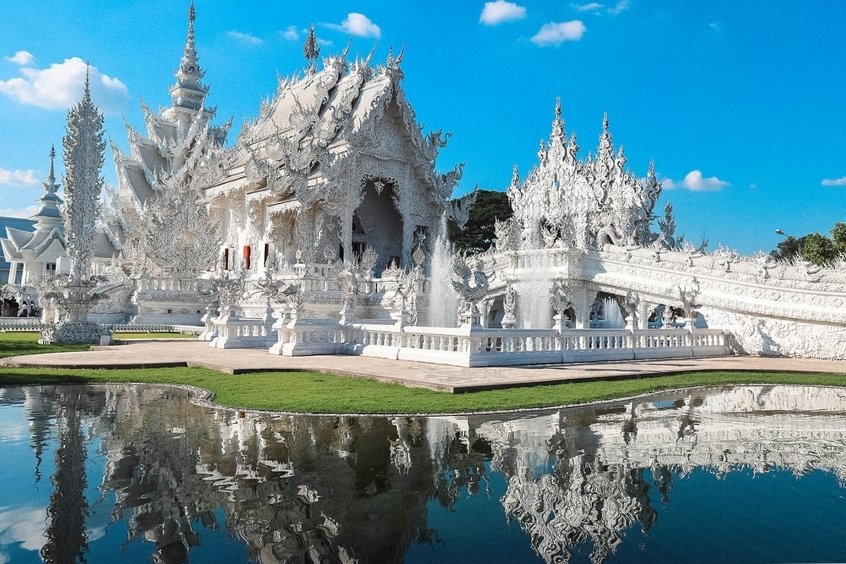 Kinh nghiệm du lịch Chiang Rai khám phá kiến trúc tuyệt mỹ của Chùa Trắng Wat Rong Khun nổi tiếng