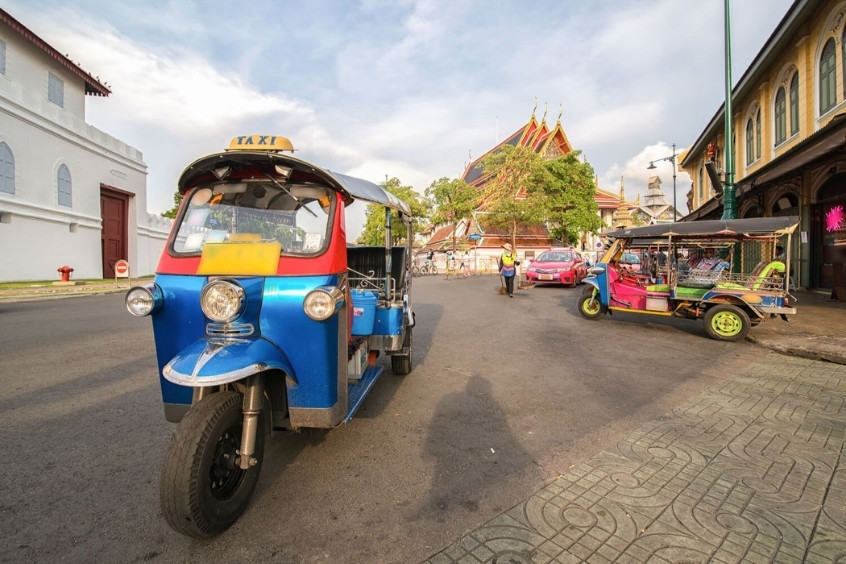 Xe tuk tuk đầy màu sắc - Phương tiện đặc trưng tại Chiang Rai