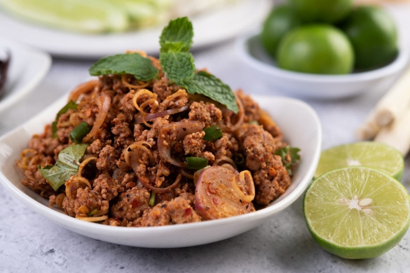 Món Lap Moo thơm ngon - Đặc sản ẩm thực Chiang Rai Thái Lan