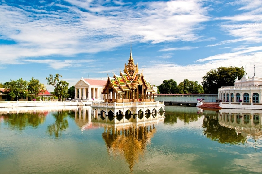 Cung điện Bang Pa-In tại Ayutthaya với kiến trúc Á – Âu hài hòa ven sông