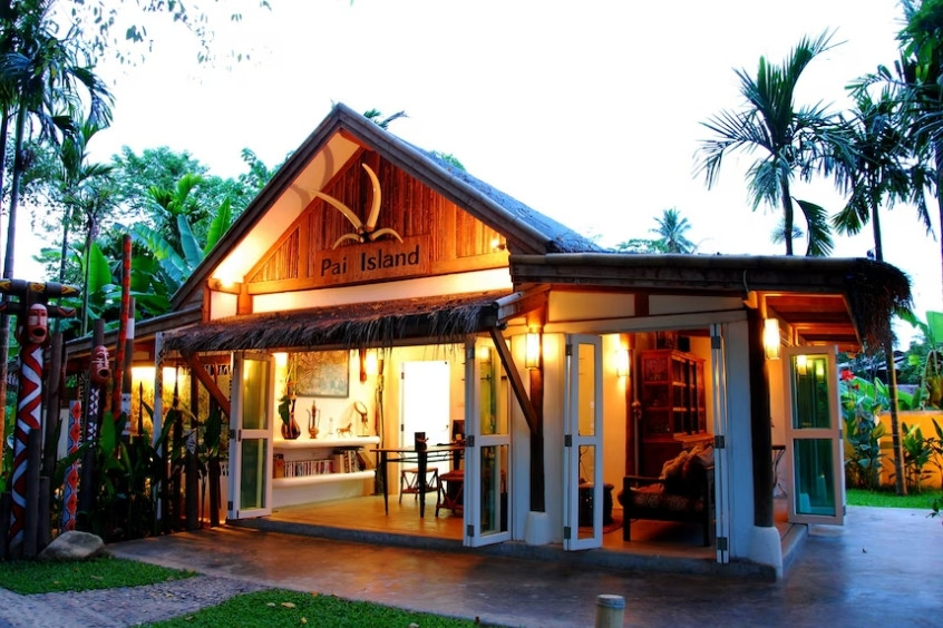 Khu nghỉ dưỡng Pai Island Resort với cảnh quan thiên nhiên tươi xanh và kiến trúc thân thiện môi trường
