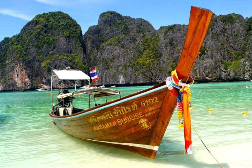 Trải nghiệm hành trình tàu từ Phuket đến Koh Phi Phi với cảnh biển ngoạn mục
