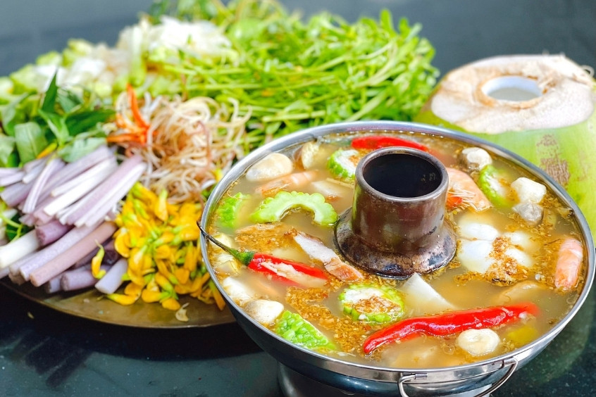 Lẩu mắm món ăn đặc sản Cần Thơ, cùng 190 Travel khám phá hương vị đậm đà khó quên