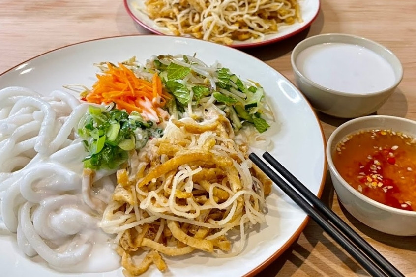 Bánh tằm bì béo thơm hơn khi chan cùng nước cốt dừa sánh mịn chuẩn vị miền Tây