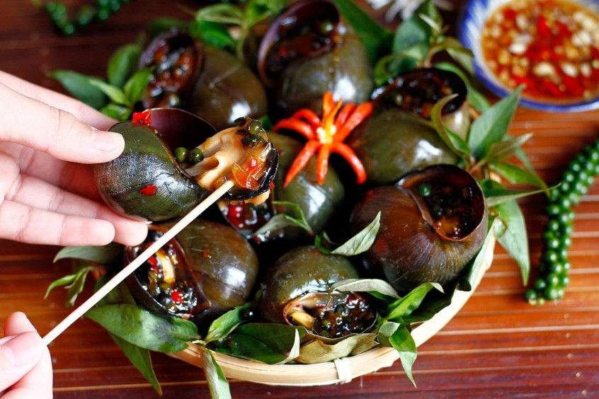 Ốc bươu nướng tiêu xanh cay thơm, món nhậu dân dã được yêu thích ở Cần Thơ