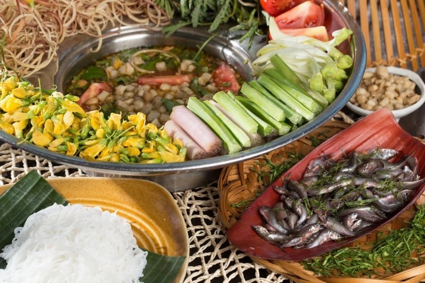 Đầu mùa nước nổi miền Tây, cá linh bé xíu nhưng thịt thì thơm ngọt, nấu lẩu là tuyệt nhất