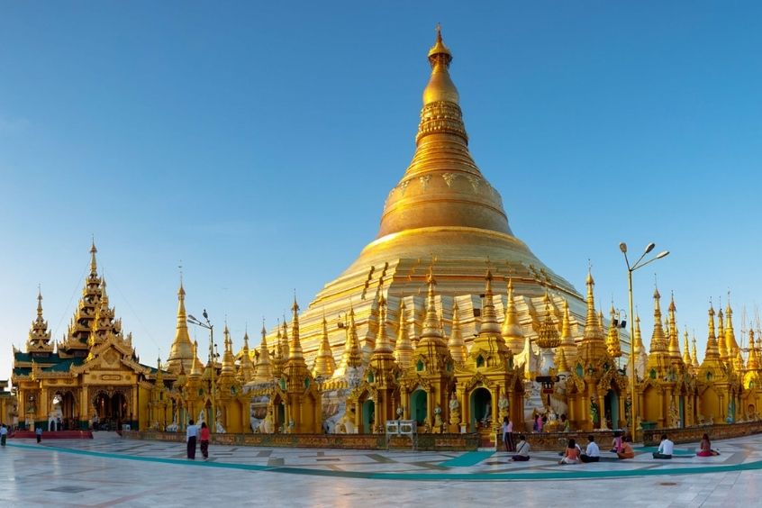 Quang cảnh chùa Shwedagon nổi tiếng ở Yangon, Myanmar