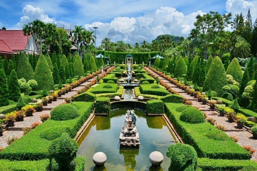 Vườn nhiệt đới Nong Nooch tại Pattaya với hoa và cây cảnh đa dạng