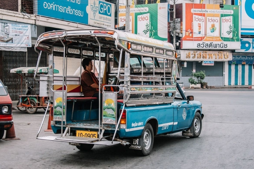 Xe bán tải cải tiến hiện đại di chuyển tốt trên mọi địa hình
