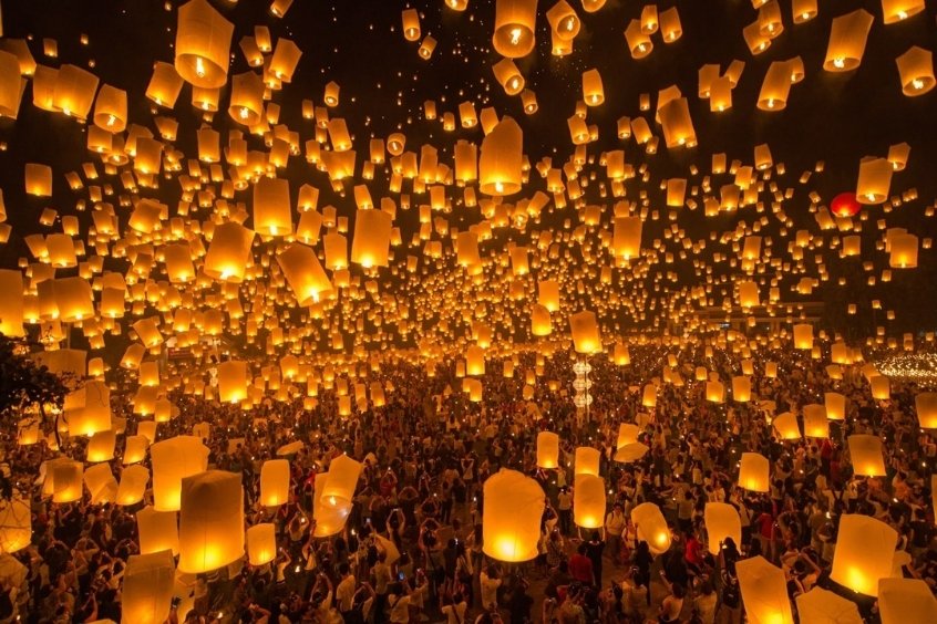 Lễ hội Loy Krathong rực rỡ ánh đèn tại Chiang Mai vào mùa thu tháng 11