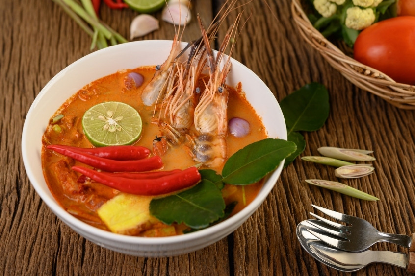 Món súp Tomyum Thái Lan nóng hổi, hấp dẫn cho tiết trời thu se lạnh