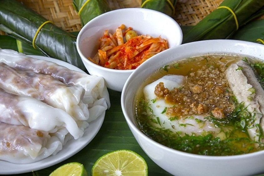 Bánh cuốn Cao Bằng hấp dẫn với nước dùng hầm xương đậm đà, vị ngon khó nhầm lẫn