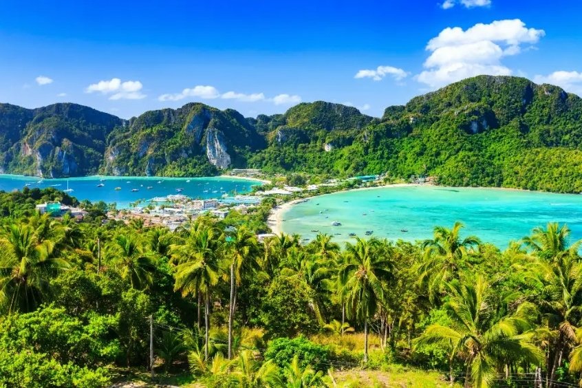 Koh Phi Phi tháng 11 nắng đẹp rực rỡ, là điểm đến lý tưởng khi du lịch Thái Lan mùa đông