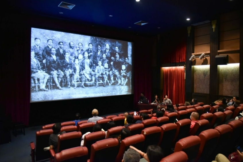 Không gian trầm lắng trước giờ chiếu của rạp phim ở Thái Lan