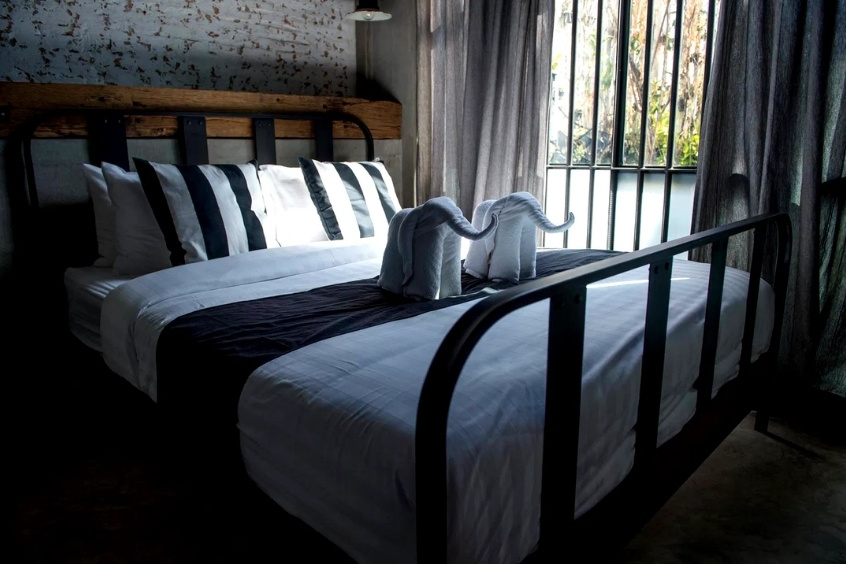 Phòng khách sạn được thiết kế như buồng giam ở Thái Lan