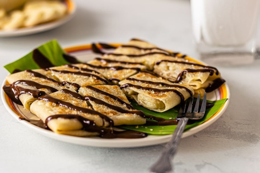 Bánh xếp chuối Banana Roti vàng giòn, rưới mật ong ngọt lịm