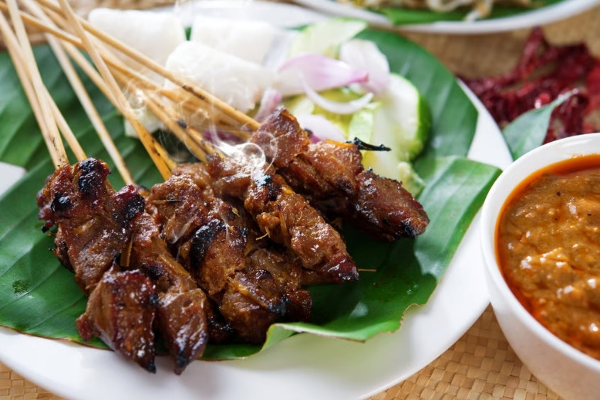 Thịt xiên nướng Satay ăn kèm sốt đậu phộng béo ngậy