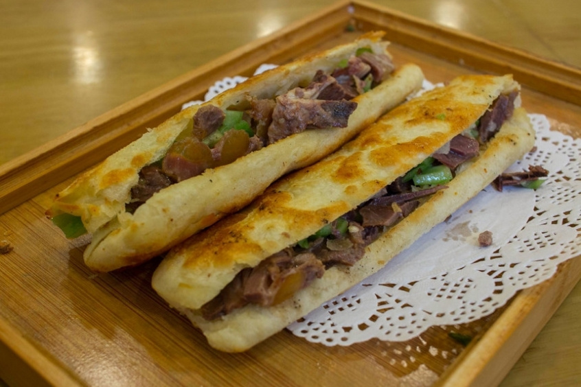 Bánh mì thịt lừa nhìn tuy đơn giản nhưng trọn vị&nbsp;