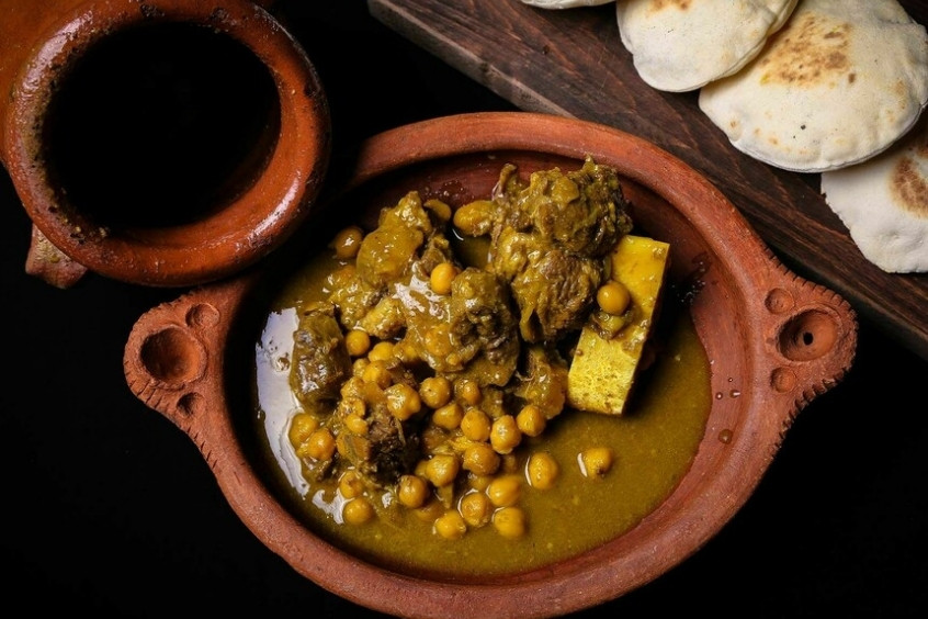 Tanjia Marrakech nấu trong bình đất sét, thịt cừu mềm thơm