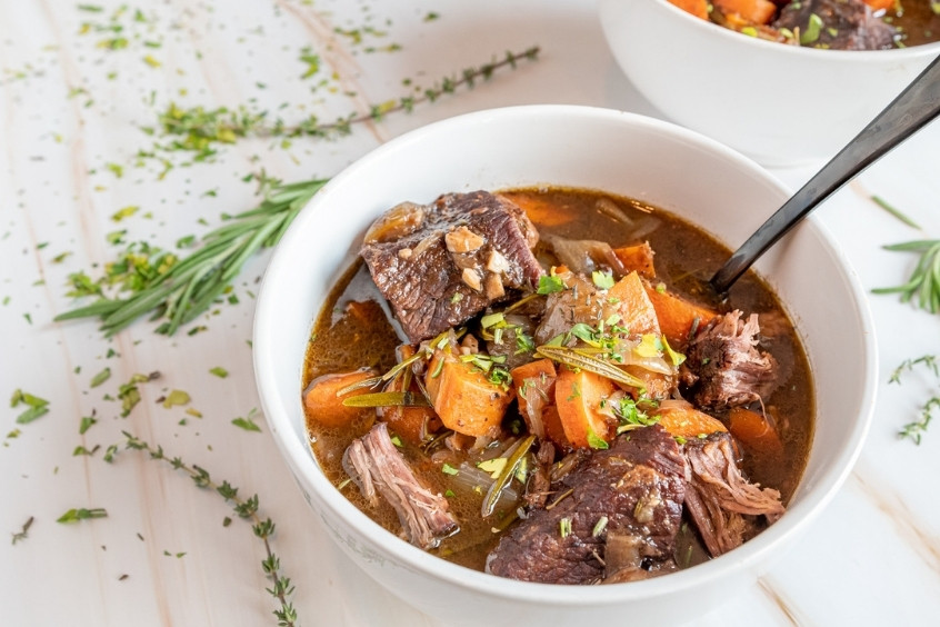 Bò hầm rượu vang mềm béo, hương rượu vang và gia vị hòa quyện hấp dẫn