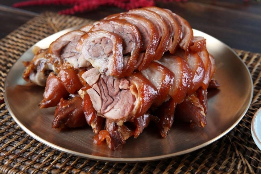 Chân giò heo hấp Naengchae Jokbal đậm đà hương vị Busan