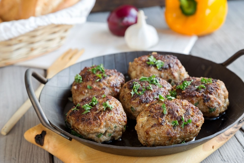 Món ăn đặc sản Munich Frikadelle - Thịt viên chiên vàng giòn đậm vị