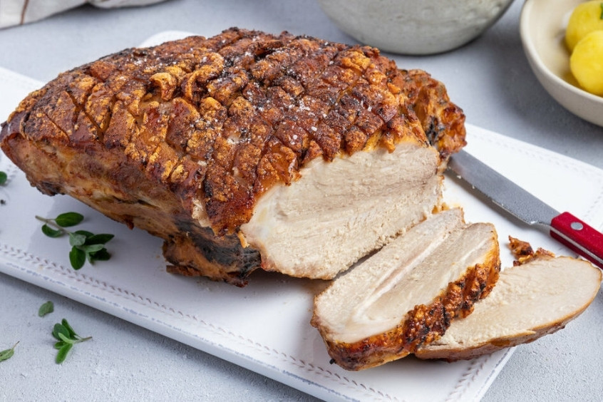 Schweinebraten - Thịt heo quay Bavaria với vỏ giòn và nước sốt đậm đà