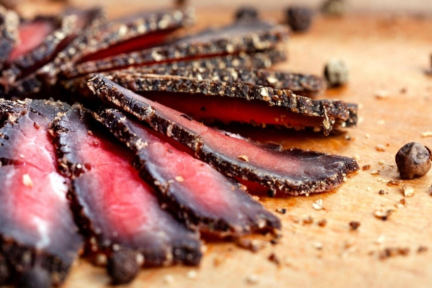 Thịt rừng khô Biltong Pretoria với lát thịt đỏ tươi, đậm vị, giàu protein