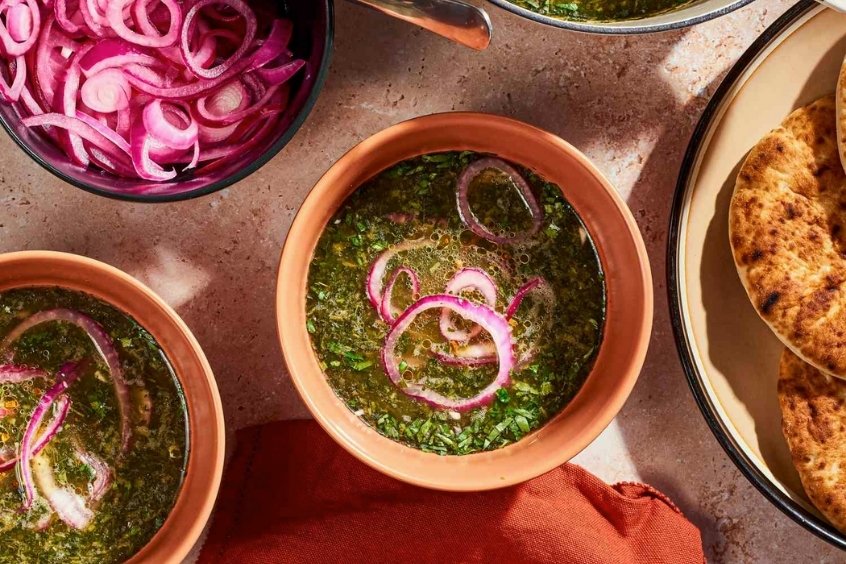 Molokhiya - Súp lá mallow xanh nấu cùng tỏi và gà tại Aswan