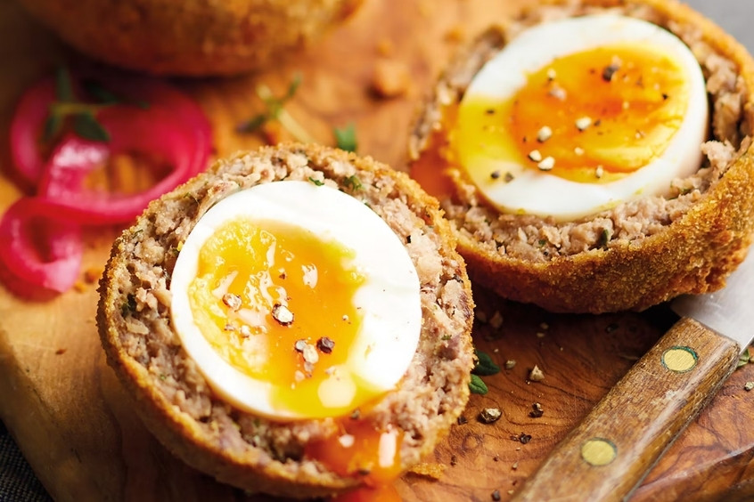 Haggis Scotch Eggs - Trứng luộc bọc thịt, được chiên vàng giòn