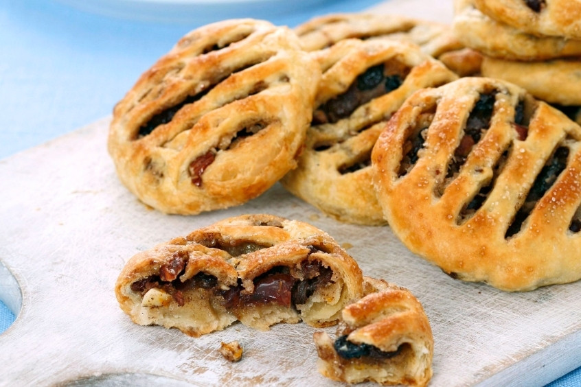 Bánh Eccles nhỏ xinh với lớp nhân ngọt dịu và vỏ bánh vàng óng